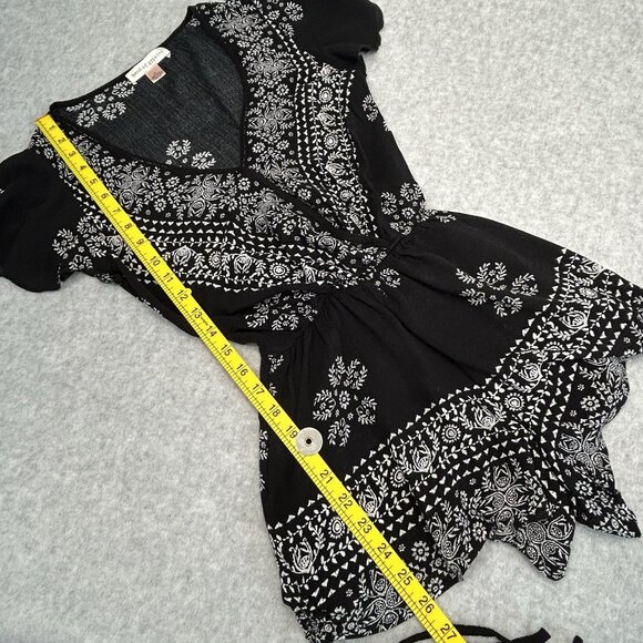 BAND OF GYPSIES XS Romper Black White Boho Bandana Print V-Neck Flutter Sleeve - Picture 6 of 12